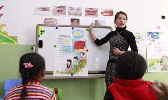 学口才对学语文有什么好处(提升孩子语言表达能力和素养)