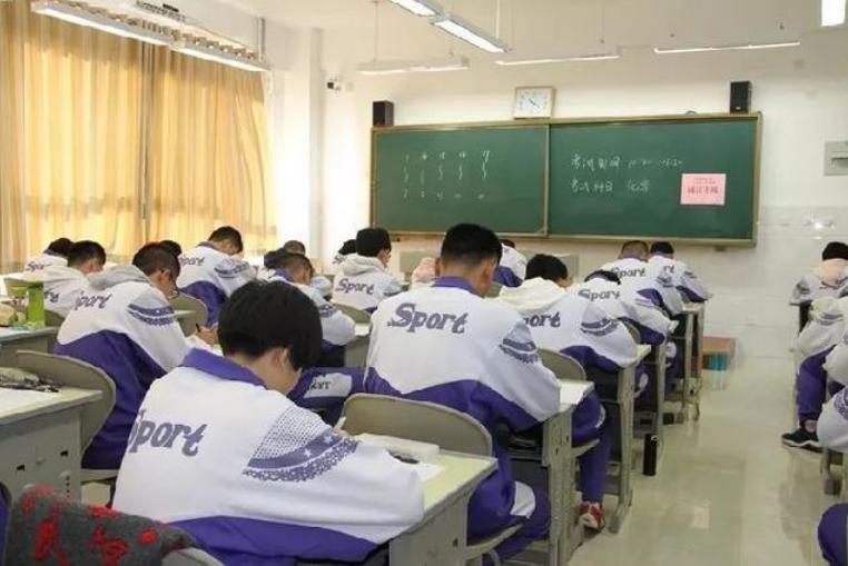 初中化学哪些气体可燃烧(化学中考红磷燃烧)