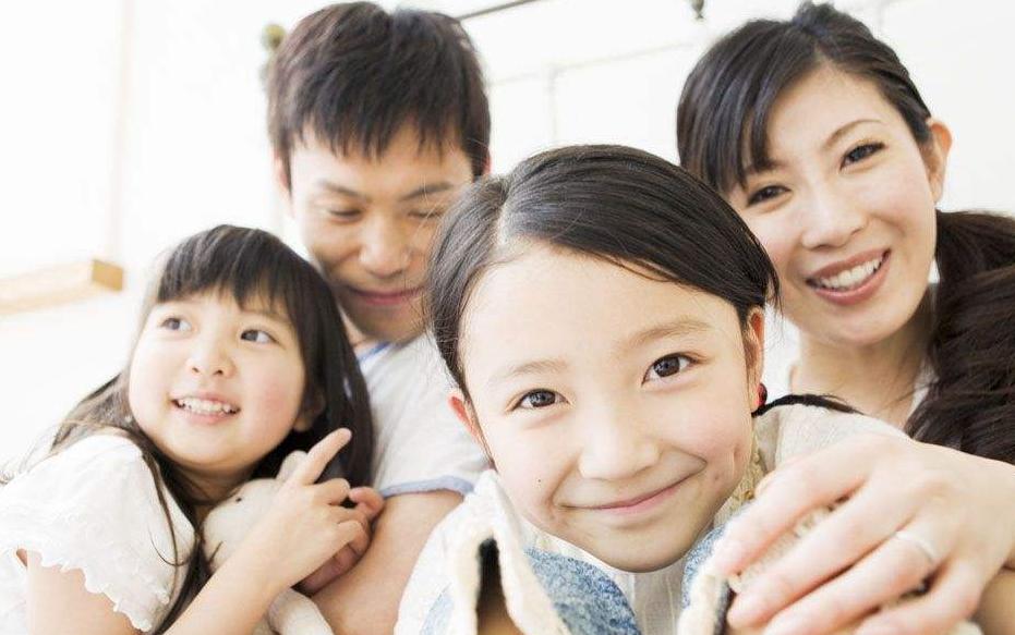 小班宝宝眼睛红了怎么办(孩子下眼睑发黑？可能是脾胃问题！)