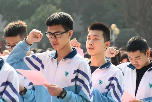 快中考没精神是怎么回事(考试压力大，孩子不想学？这个方法立竿见影！)