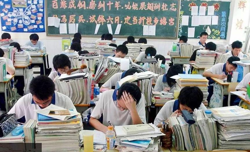 如何缓解学数学学的头疼(想快速解决困难？扫码学习二次函数的实用方法！)