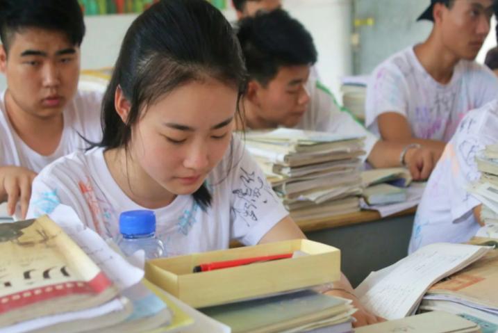 中考历史怎么样背的快(历史考试轻松学，背诀一切搞定！)