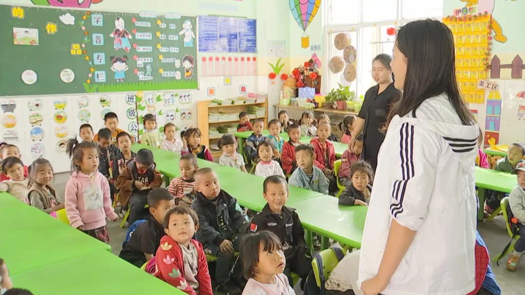 小班的孩子不听话该怎么办(三招培养好班规，孩子乖听话不是梦！)
