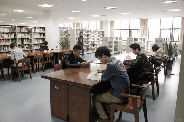 初二语文如何提前学(暑假必学！八年级上册重点攻略，高分必备！)