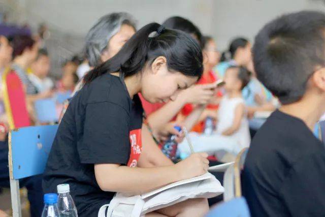 小学生怎么学语文写作训练(揭秘写人文章绝妙技巧，助你成为文学大师！)