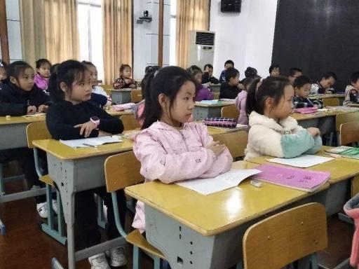 小学生不愿意学语文怎么办(揭秘孩子语文阅读背后的秘密，改变方式轻松激发兴趣！)
