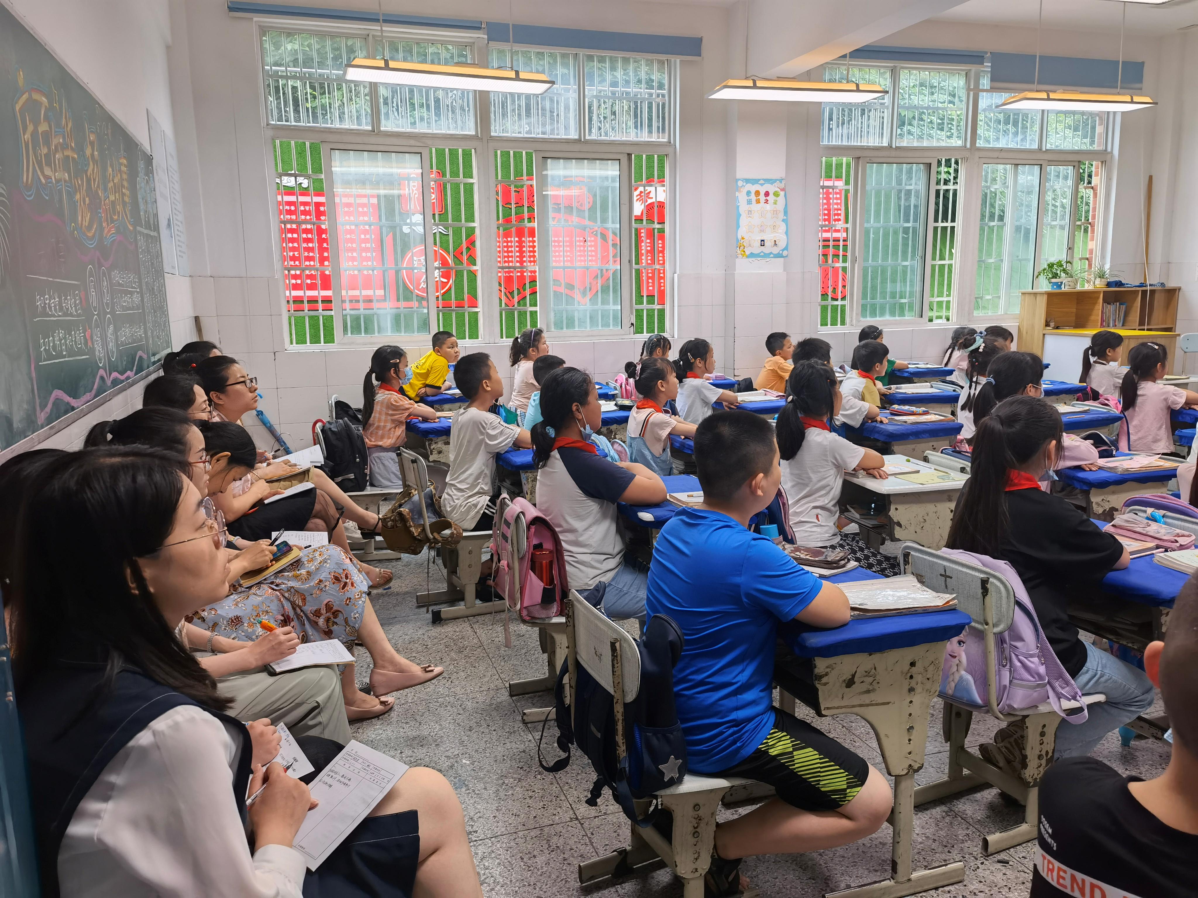 小学语文课程怎么提升的(4招提高小学语文成绩，让你的孩子轻松拔尖！)