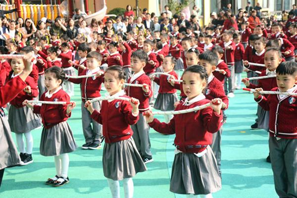 上大班的孩子坐不住怎么办(惊人发现！幼儿园孩子坐不住，家长揭秘超实用解决方法！)