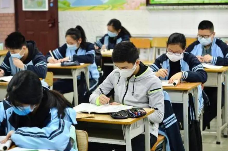 小学语文薄弱初中怎么办(背对成功，小升初语文必备秘籍，助你逆袭高分！)
