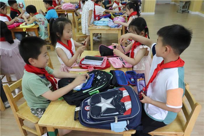 幼小衔接怎么体验小学课堂(小学生梦想成真！揭秘小学老师的喜好与课堂生活)