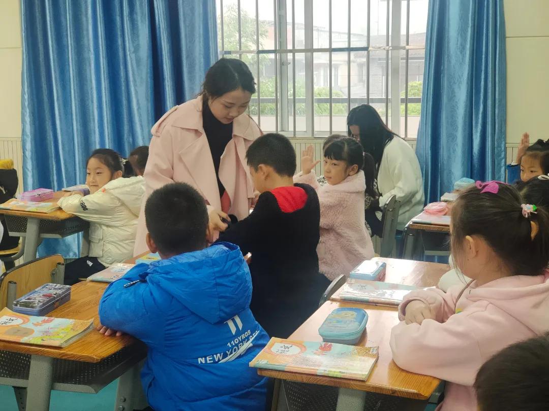 讲初中语文题怎么导入(神奇揭秘：大自然如何用语言告诉你季节的秘密！)