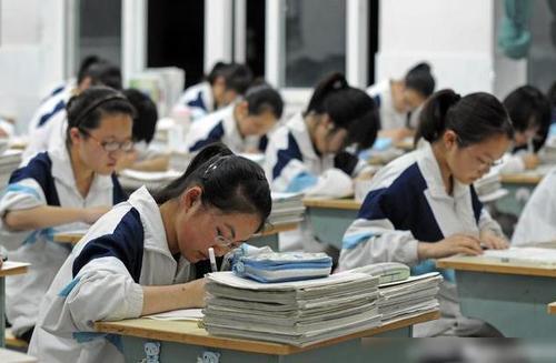怎么做高中政治选择题(哲学矛盾观选择题必看，轻松应对易错点！)