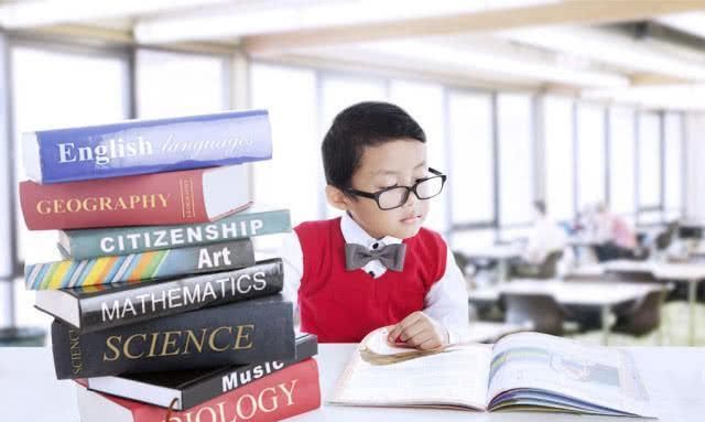 不懂英语的小孩有什么好处(零基础小留学生：玩学法门，三个月畅快跟上进度)