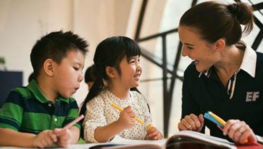 有哪些儿童英语名著(教你挑选最适合孩子的15套经典出章书，奥巴马女儿都爱读！)