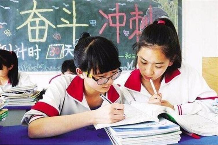 地理选择题怎么做高中生(地理选择题轻松应对：高中生必备解题技巧！)
