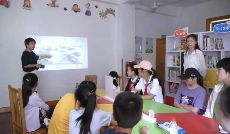 政治学与行政学选哪个(政治学与行政学，究竟该选哪个)