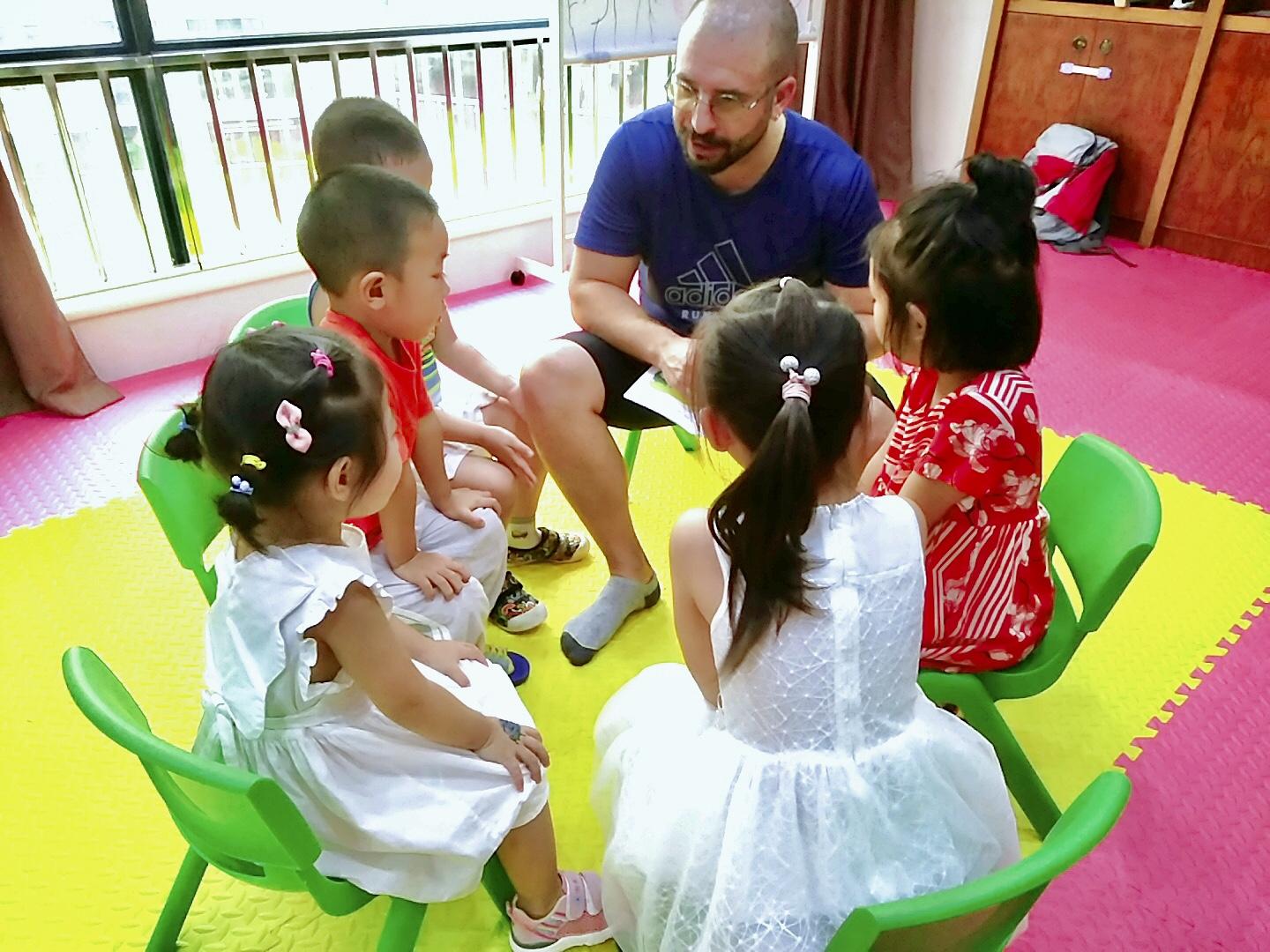 国内多少孩子学英语(全球英语热潮：国内学英语人数曝光，数字让你大吃一惊！)