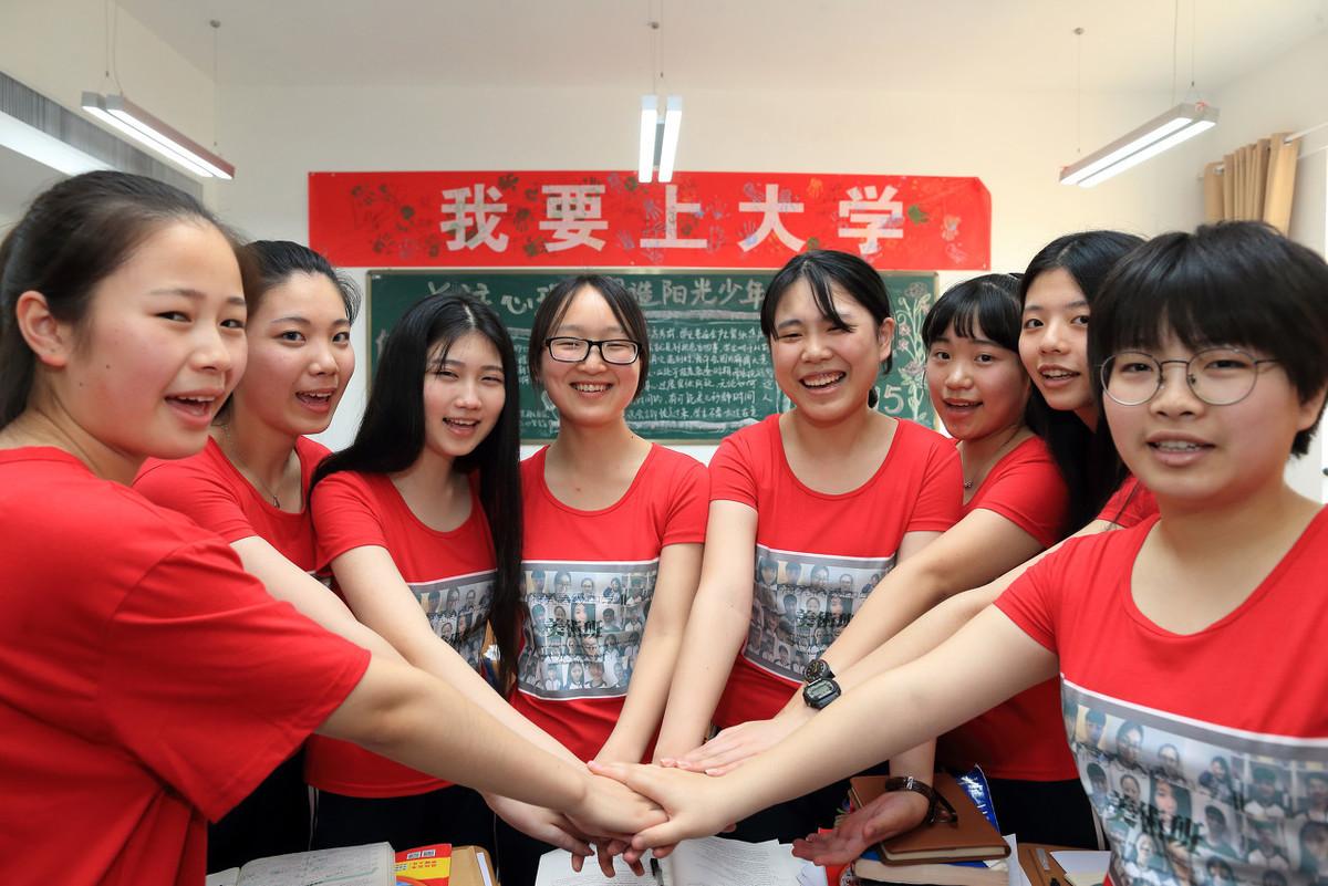 怎么留住高中时光英语作文(高中英语留住时光)