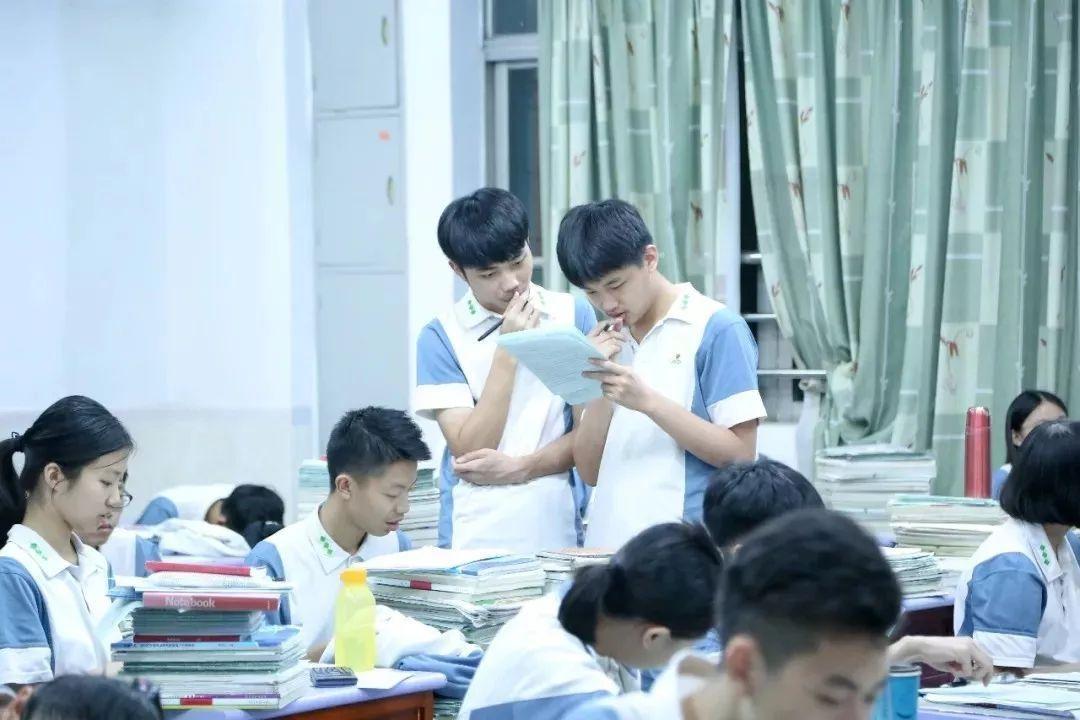 中考作文如何点题(开头点题方法三种作文会点题分数不会低程老师玩作文)