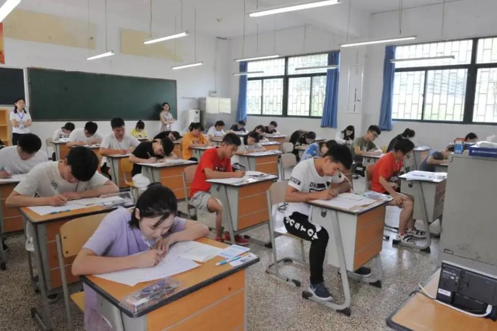 作文如何分段落(低年级学生写话太难？试试这样辅导小学作文辅导孩子写作业写作)
