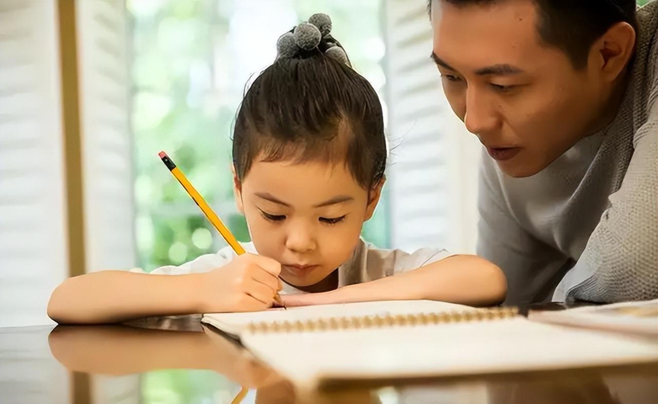 如何学会写作文(小学语文四年级上册第六单元习作《记一次游戏》高分写作技巧动笔前理清思路很重要作文游戏)