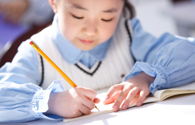 怎么样让孩子端正学习态度(孩子懒散邋遢从这几方面教育)