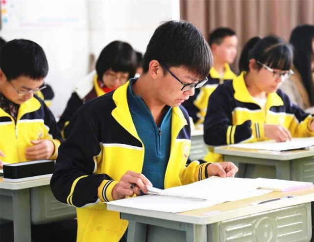 古诗词如何正确默写(正确默写古诗词的方法)