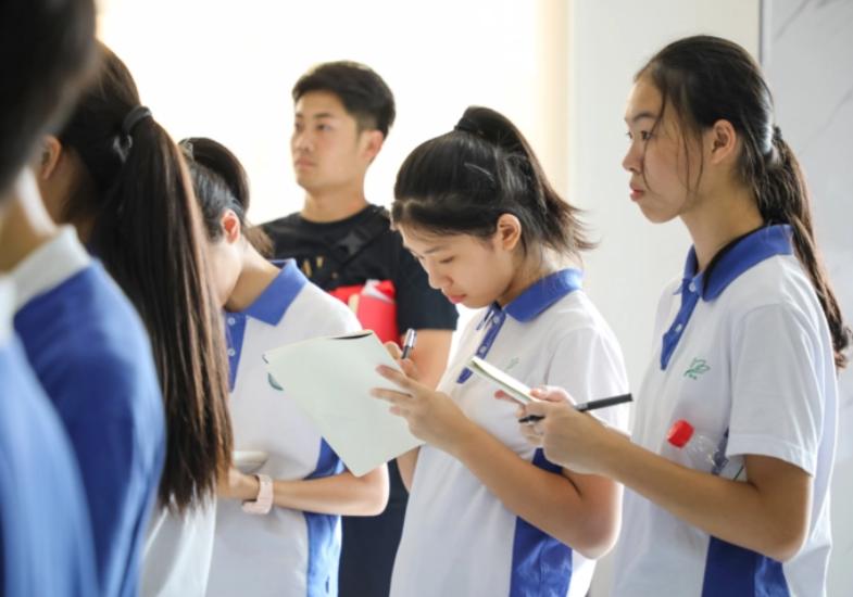 如何引导孩子学会表达自己(引导孩子表达自己的步骤)